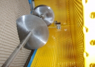 全自動(dòng)拉伸機(jī)縱刀工作